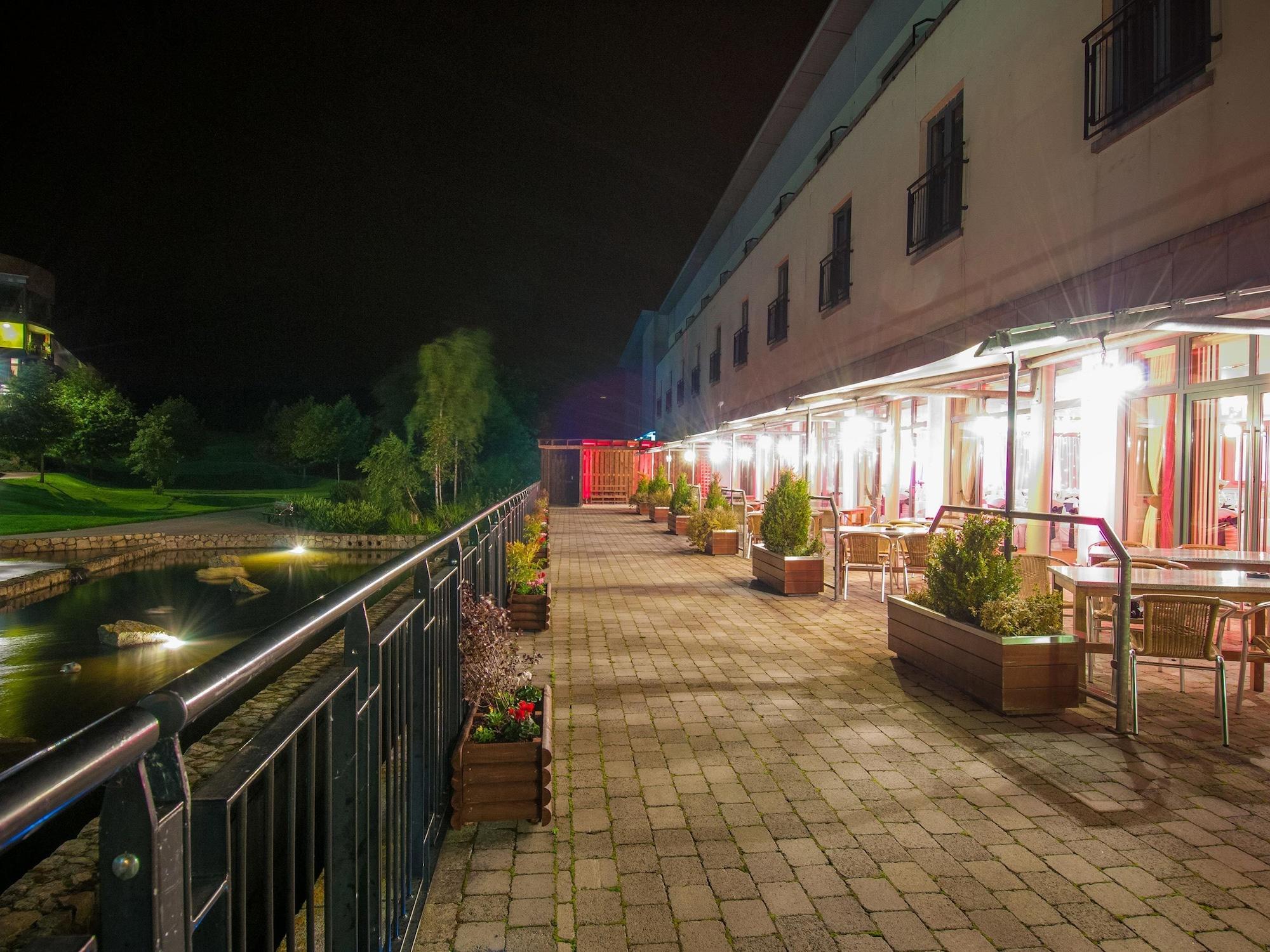 The Parkview Hotel Newtown Mount Kennedy Buitenkant foto