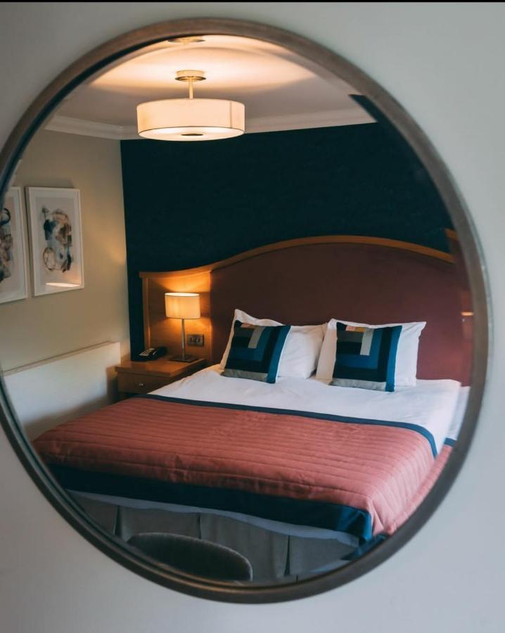 The Parkview Hotel Newtown Mount Kennedy Buitenkant foto