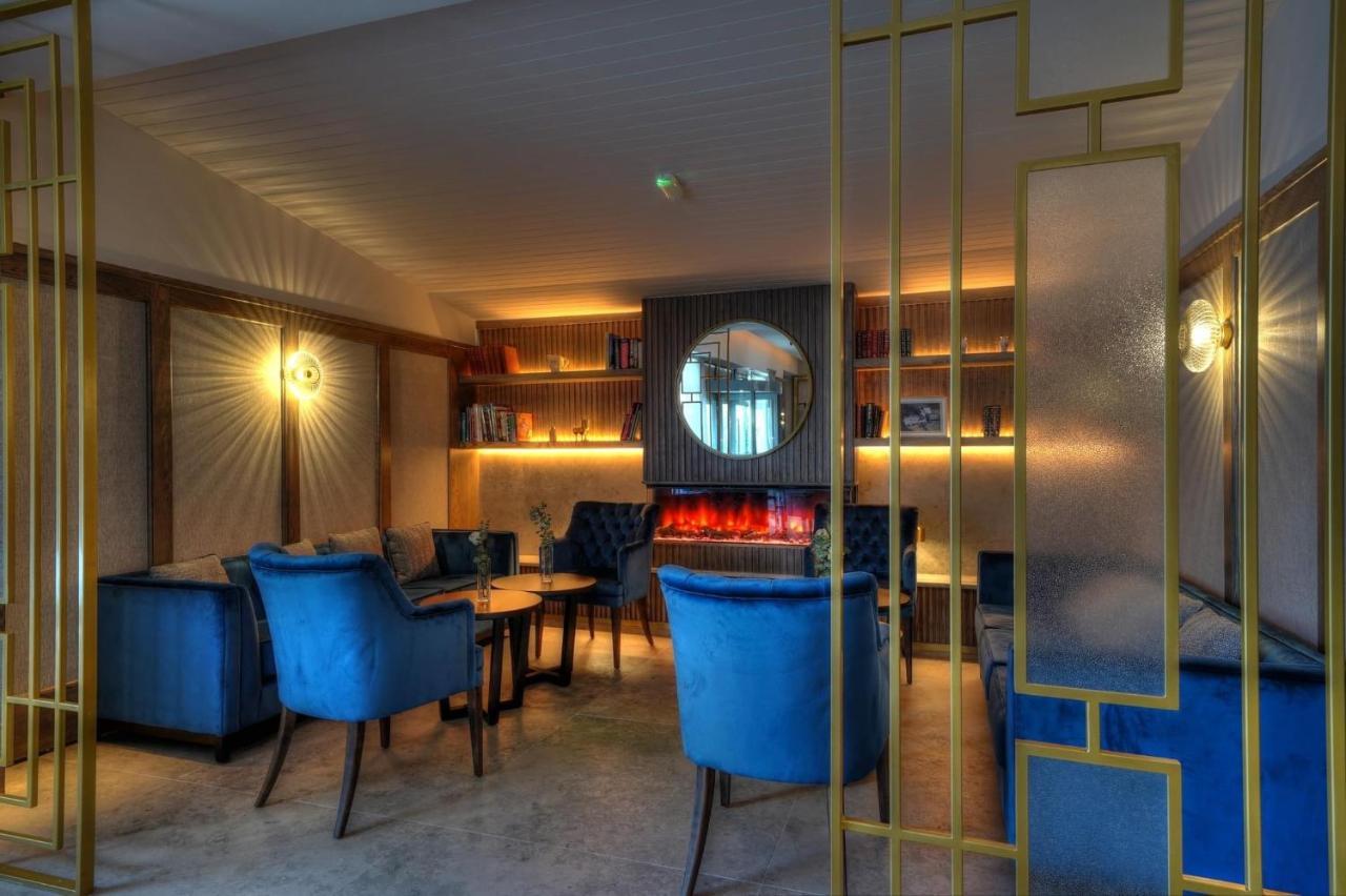 The Parkview Hotel Newtown Mount Kennedy Buitenkant foto