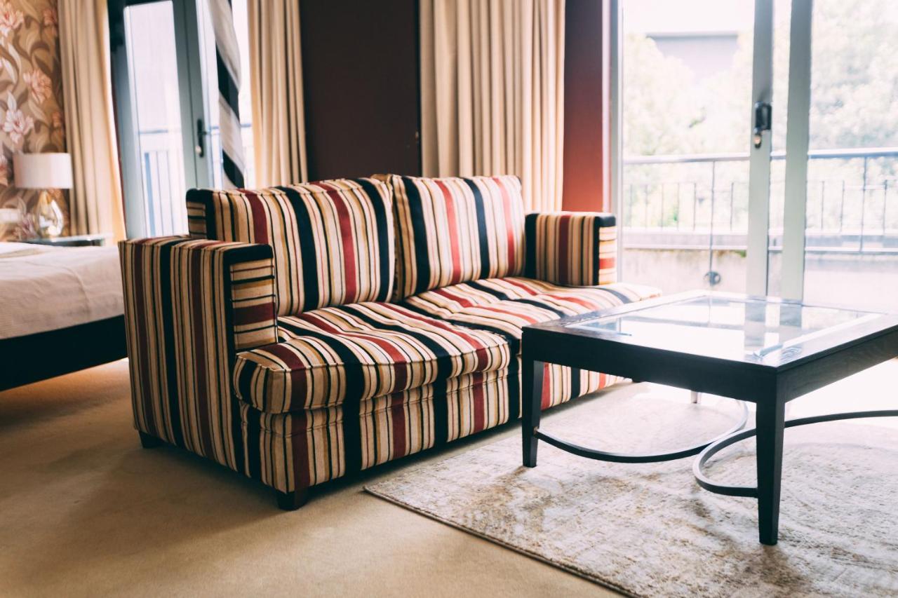 The Parkview Hotel Newtown Mount Kennedy Buitenkant foto