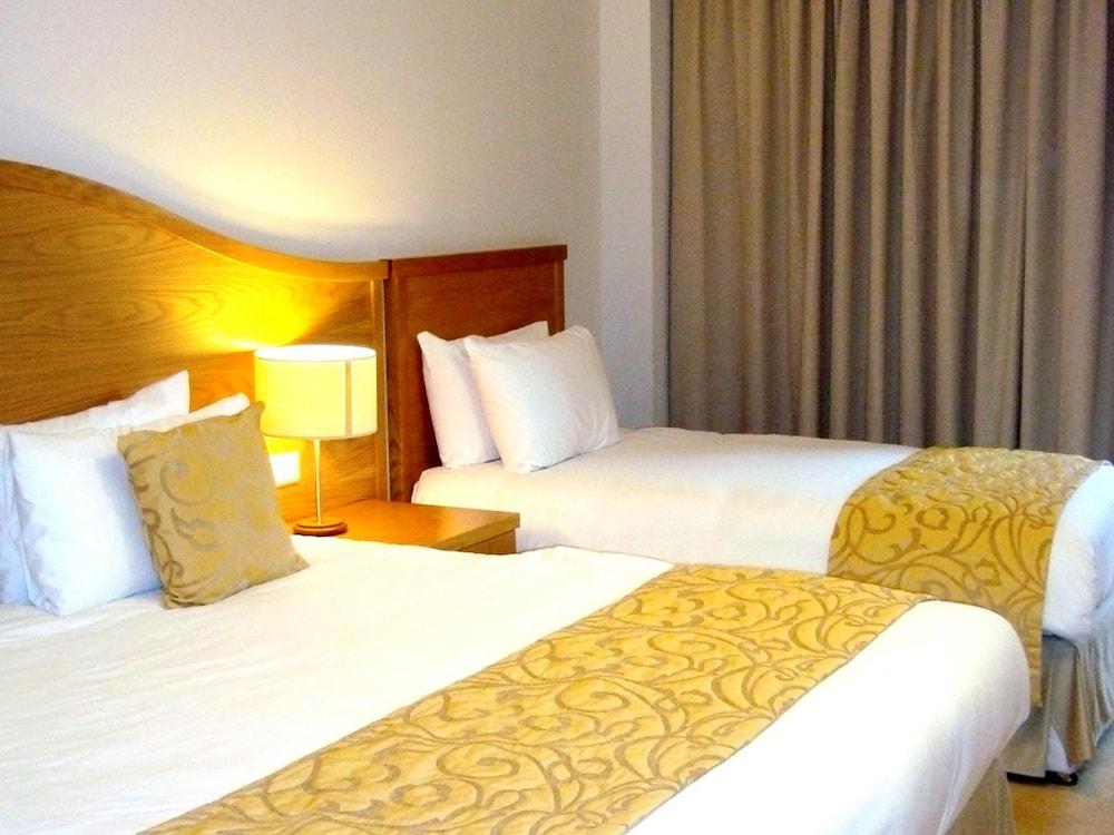 The Parkview Hotel Newtown Mount Kennedy Buitenkant foto