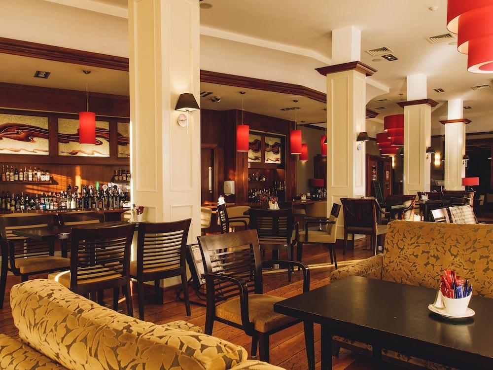 The Parkview Hotel Newtown Mount Kennedy Buitenkant foto